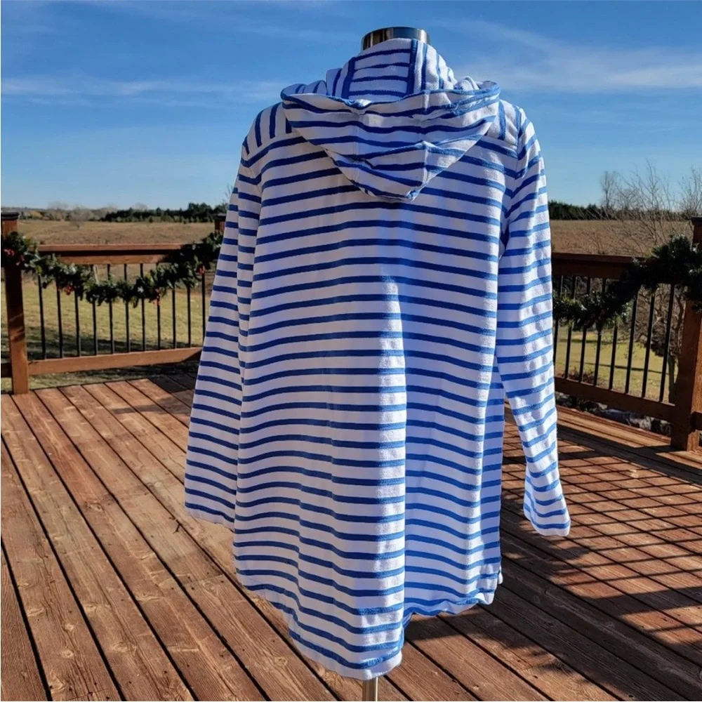 Vineyard vines coverup hoodie dress and palm print shorts - Picture 2 of 5